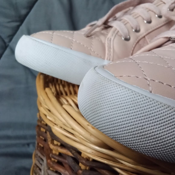 Women's G By Guess Quilted Dusty Rose Faux Leather Lace Up Sneakers Pink & White - Picture 9 of 16